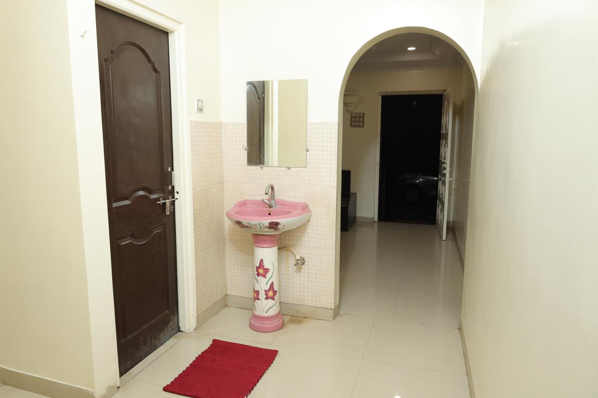 Laxminarayan Service Apartment